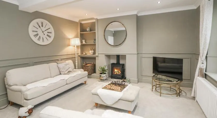 Hallfield Hall Cottage - Image 1