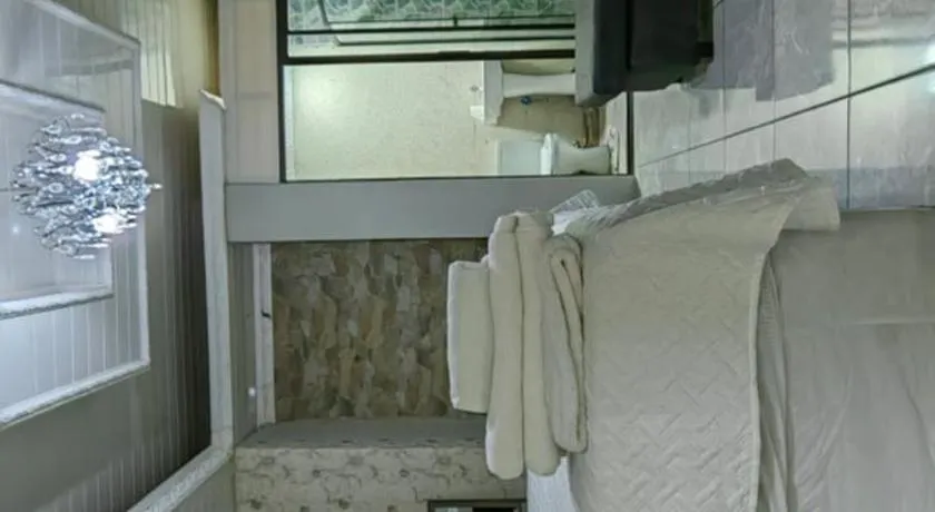 016 Guest House - Image 1
