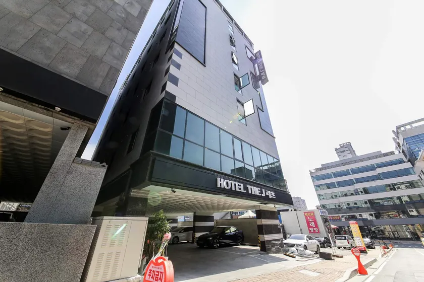 Hwaseong Ritz Hotel - Image 1