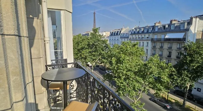 LUXURY APPARTMENT IN 7th DISTRICT WITH TOUR EIFFEL VIEW - Image 1