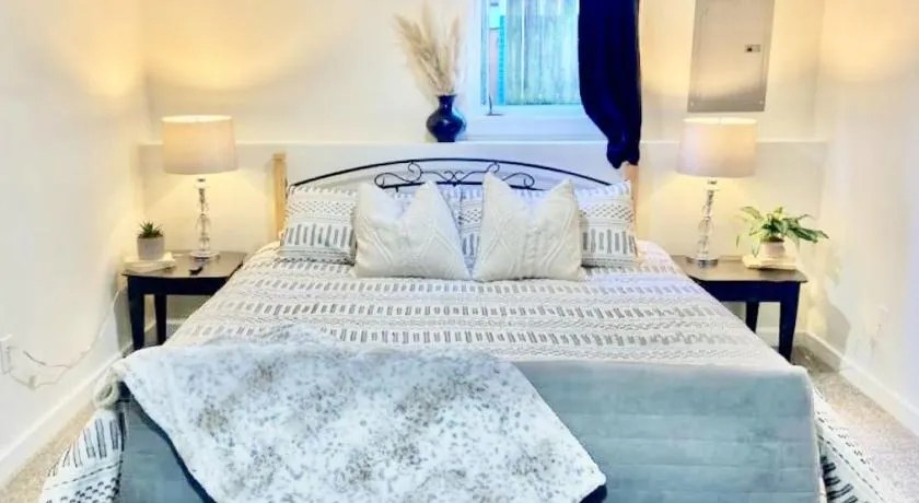 Boutique Apartment in Historic Downtown Albany - Image 1