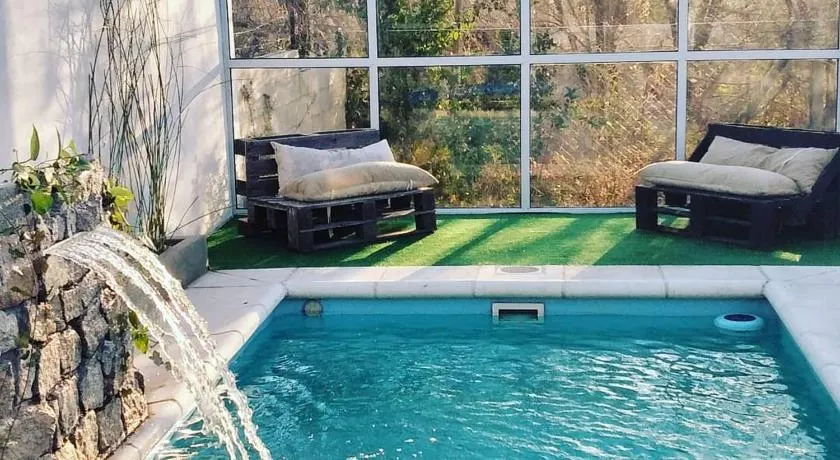 Altos del Pucara Piscina Climatizada vista a las sierras juegos Huerta Orgánica - Image 1