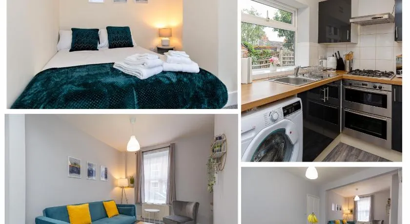 Entire 2BR house 2 beds and Sofa Bed Town Centre Train Station Parking - Image 1