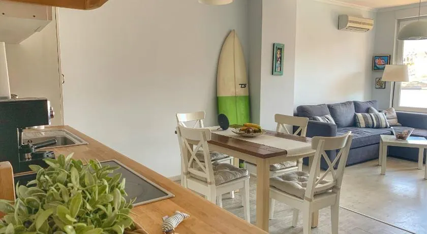 Charming Beach Holiday Apartment - Image 1