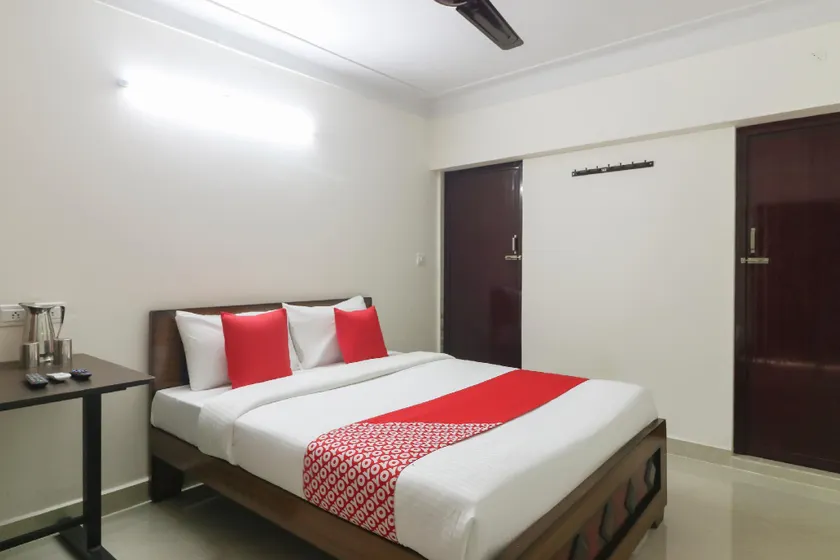 OYO Flagship 46738 Egmore Shelters - Image 1