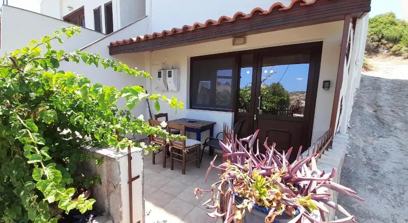 Mandora's Sea View Apartment - Image 1