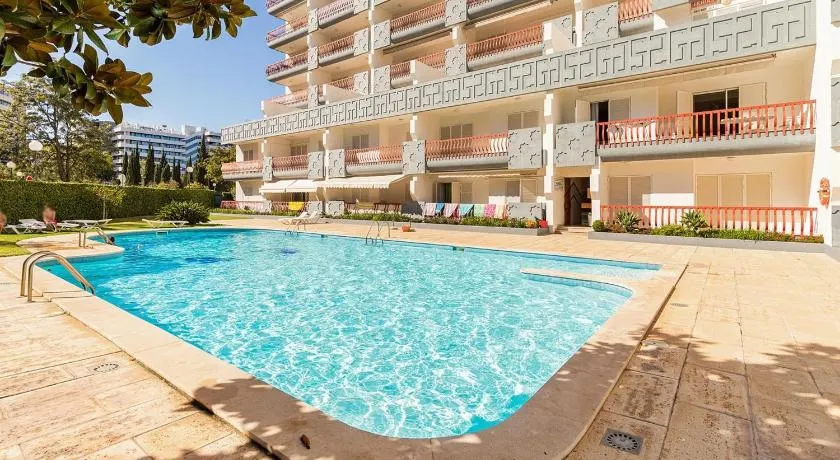 Ferienwohnung 'T2 Com Piscina Centro Vilamoura' mit Meerblick, WLAN und Klimaanlage - Image 1