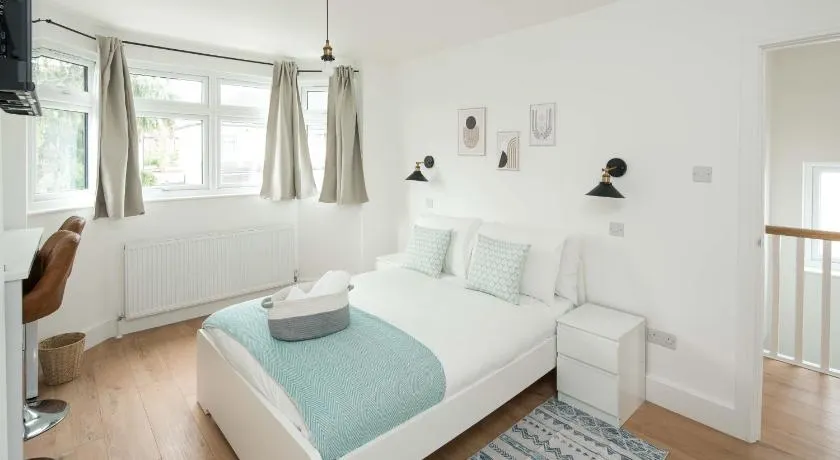 Private room in Modern and Stylish House - Image 1