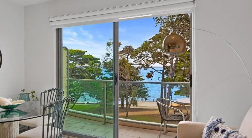 340 The Waves, The Esplanade, Cowes - Image 1