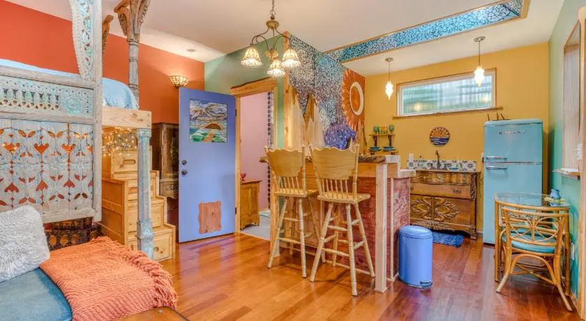 Sweet Sunshine Suite- Artistic, cozy, and colorful - Image 1