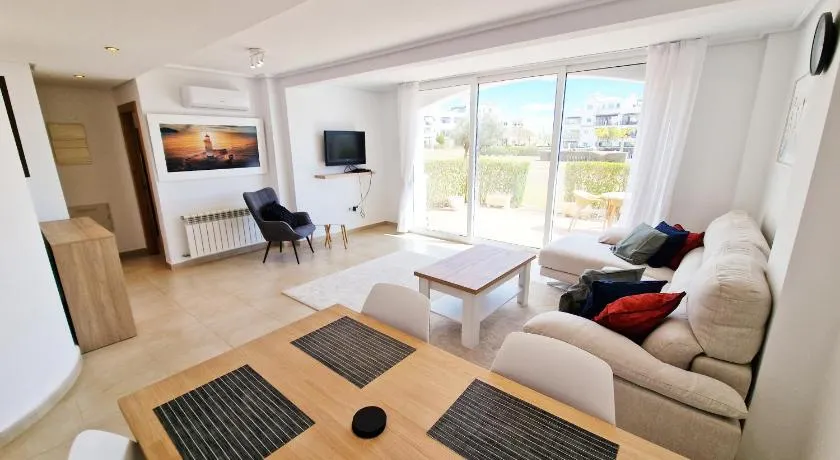 Lovley Ground Floor 2 Bed Direct Pool Access Free WiFi - Image 1