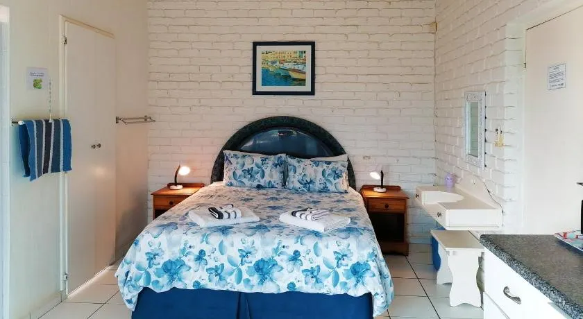 Boathouse Bed & Biscuit - Lower Deck - Image 1