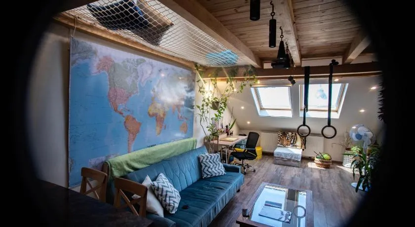 Treehouse apartment - Image 1