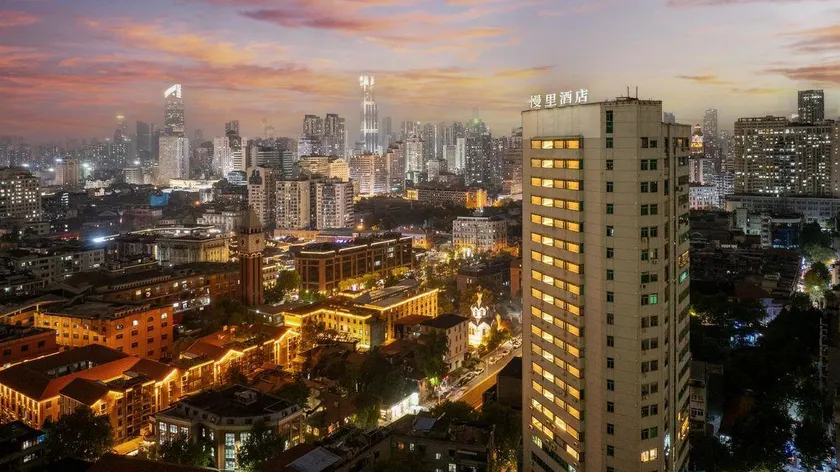 MOMENTUM Hotel (Wuhan Jiangtan Jianghan Road Pedestrian Street Branch) - Image 1