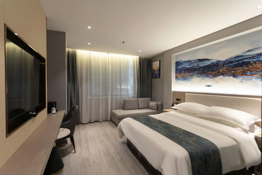 Venice Hotel (Luchuan Pedestrian Street Branch) - Image 1