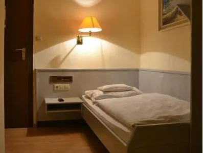 Hotel Ulmer Spatz - Image 1