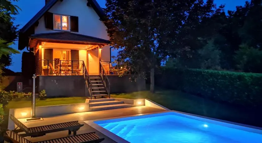 GreenHouse pool & spa - Image 1