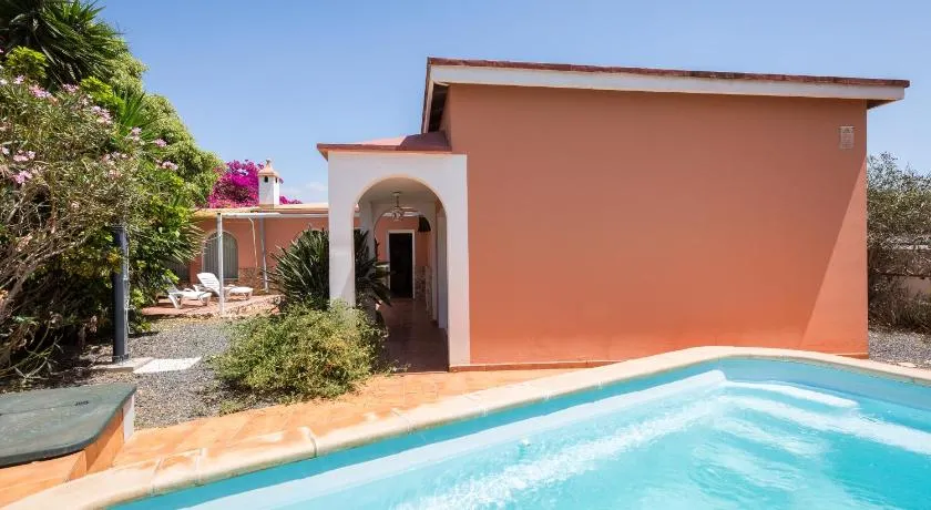 Home2Book Quiet Villa with Private Pool - Image 1