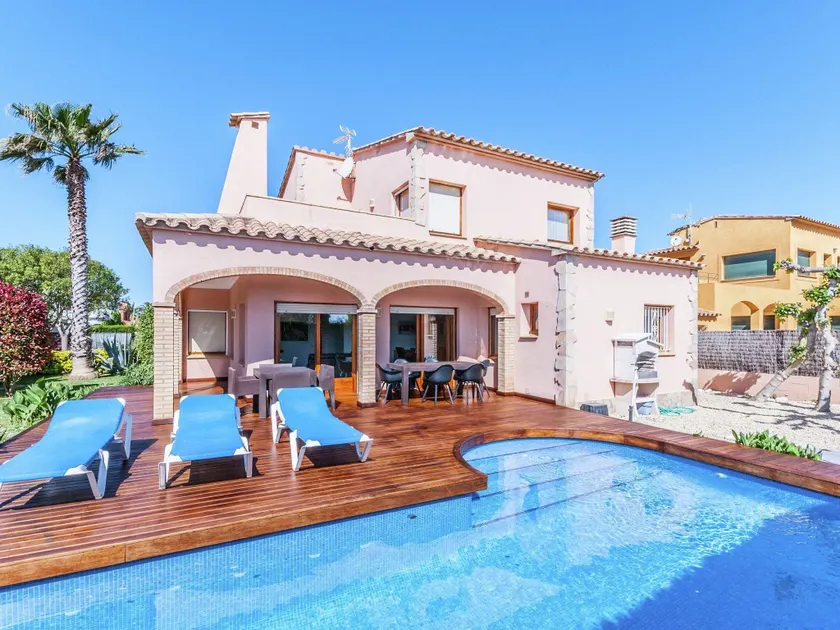 Luxurious Villa St Pere Pescador with Swimming Pool - Image 1