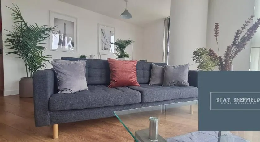 Spacious City Centre 2 bedroom apartment - Image 1