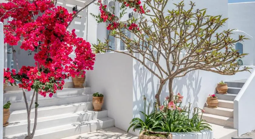 Anita Rooms & Suites Milos - Image 1