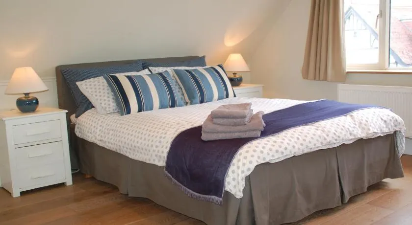 Brookview Guest House - Image 1