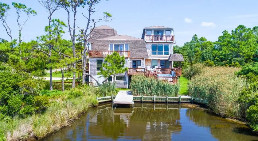 7201 - Carol's Soundfront Castle - Image 1