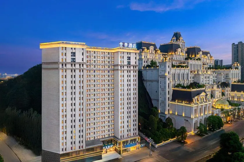 JI Hotel (Guiyang Huaguoyuan Baigong Art Center) - Image 1