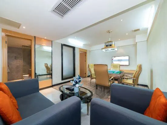 Phoenix Hotel - Image 1