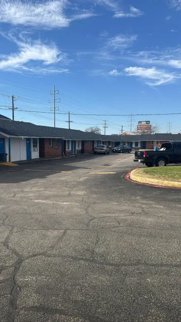 Cole Manor Motel By OYO Love Field Market Center - Image 1