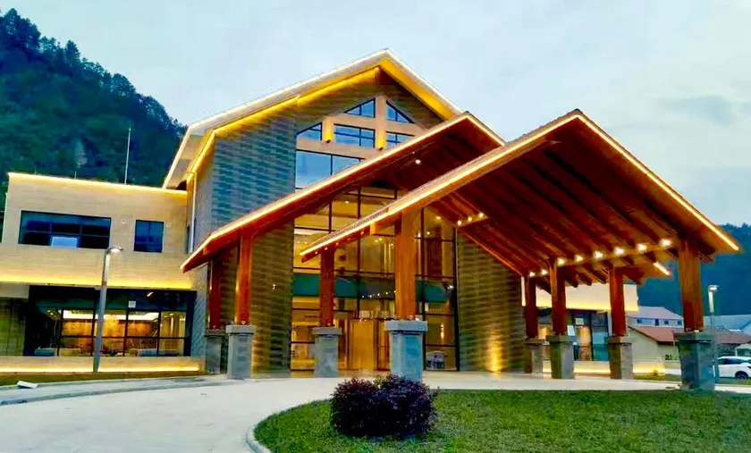 Liping Holiday Hotel - Image 1