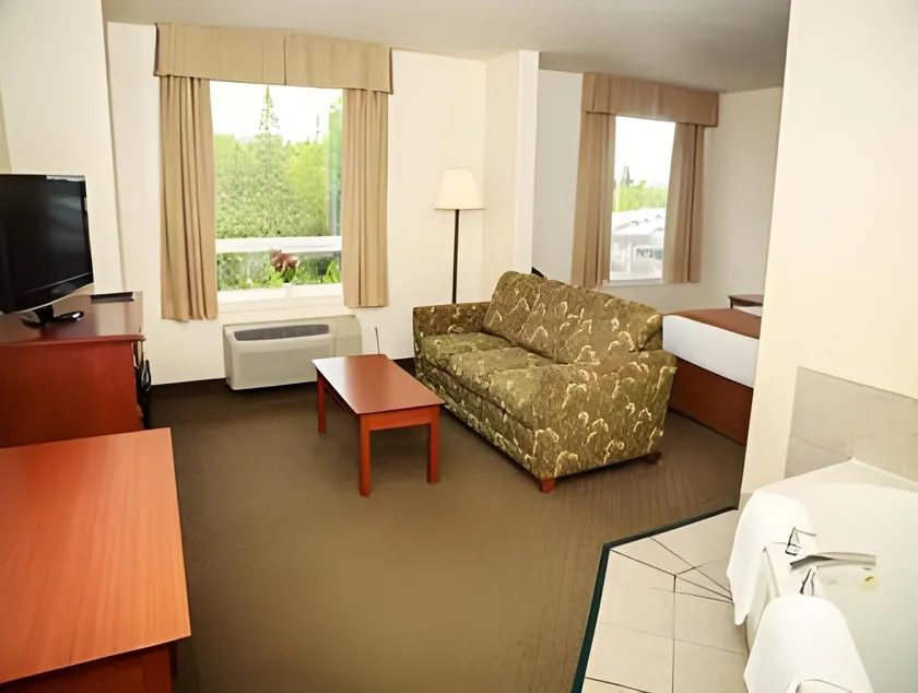 Super 8 by Wyndham Amherst NS - Image 1