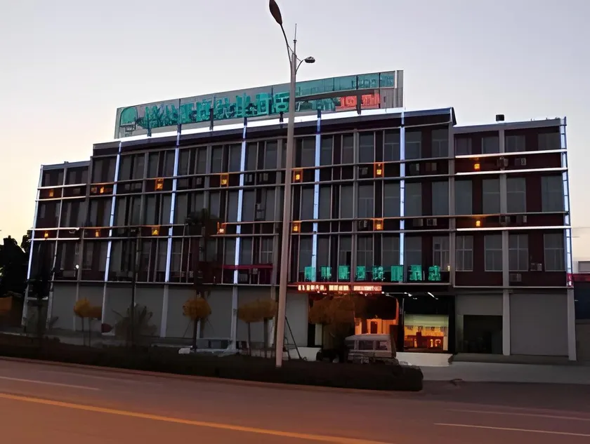 GreenTree Inn Jiangsu ZhenJiang Jurong New Bus Station Express Hotel - Image 1
