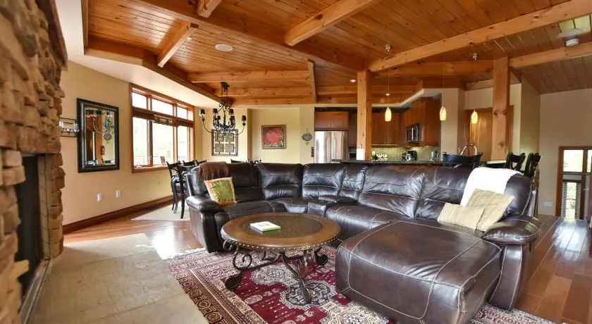 Blue Mountain-Luxurious BlueSki George Chalet, Hot Tub, Pool, Gas Fireplace - Image 1