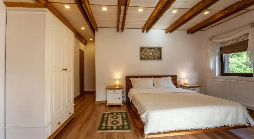 Casa cu Prispa - Image 1