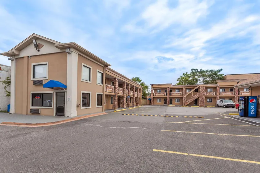 Travelodge by Wyndham South Hackensack - Image 1