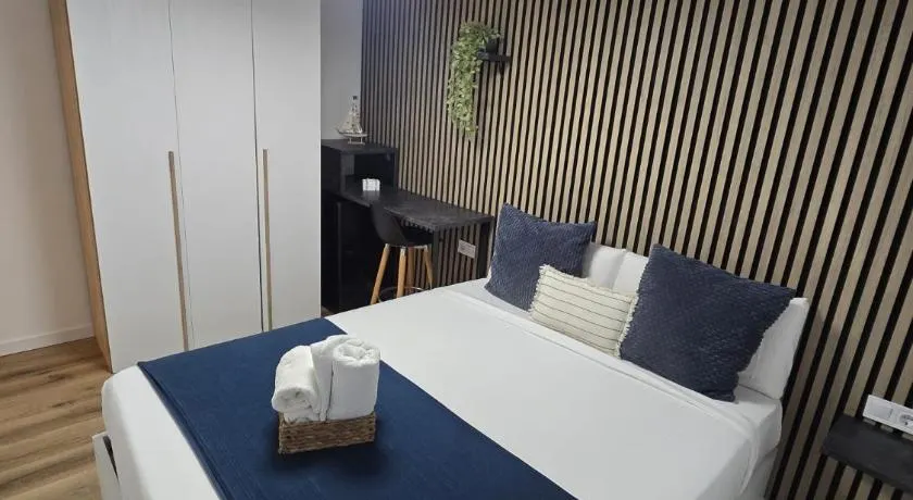Private Rooms Easy Access to Airport & City Center - Image 1