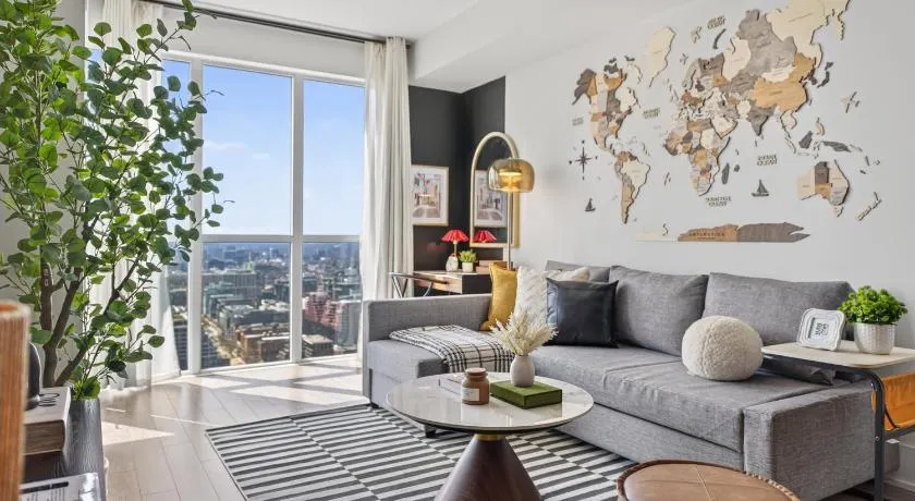 Luxury 2BR Suite - Skyline & Lake Views - Sleeps 6 - Walk to CN Tower - Image 1