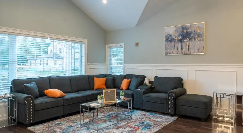15 Minutes from PHL Airport - Cozy & Modern Rancher Style Home - Image 1