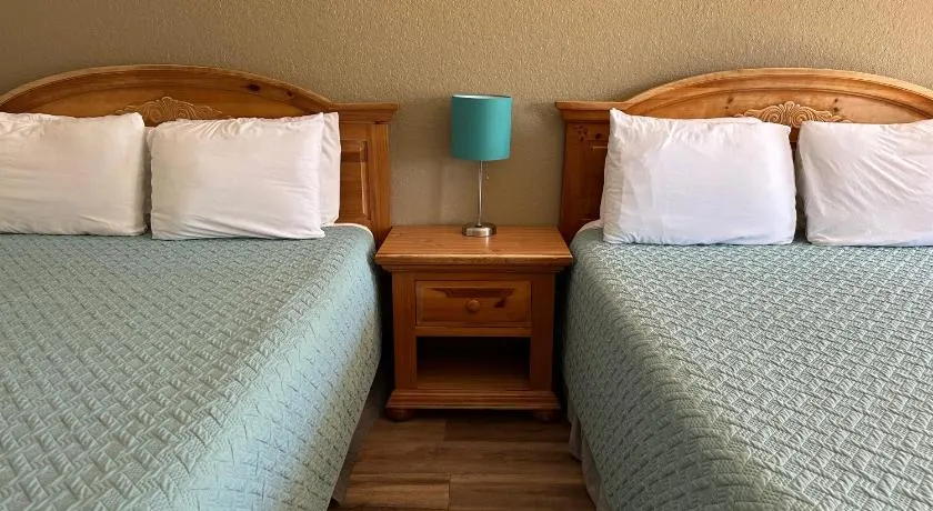 Sunset Inn and Suites - Image 1