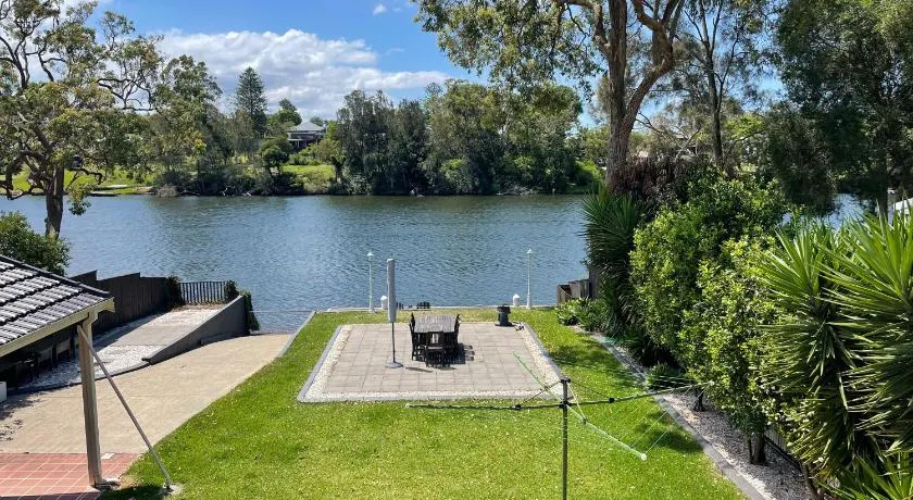 Waterfront Paradise with Jetty, BBQ, Pool table, & more - Image 1