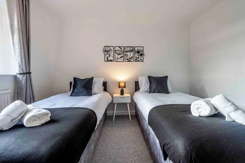 Cosy Home in Stoke on Trent - Image 1