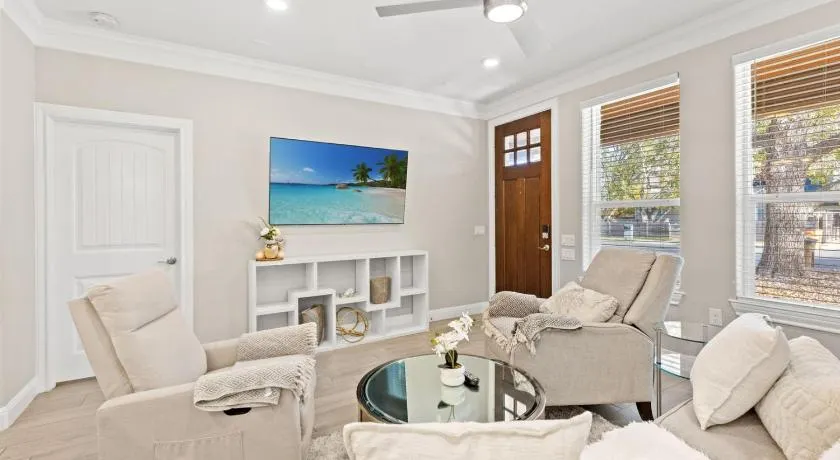3BR Home Near Austin Airport & Downtown - Image 1