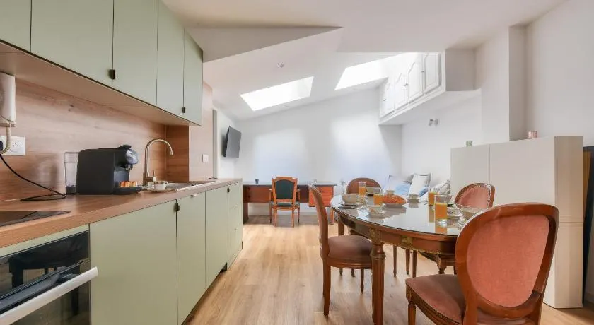 Bright & Spacious Apartments in Central Paris 15th - Image 1