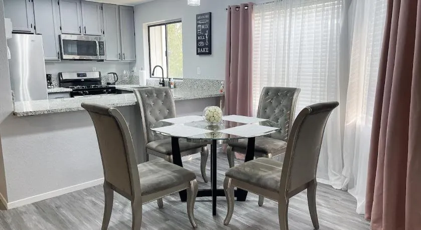 Beautiful 2 bedroom 2 bathroom house - Image 1
