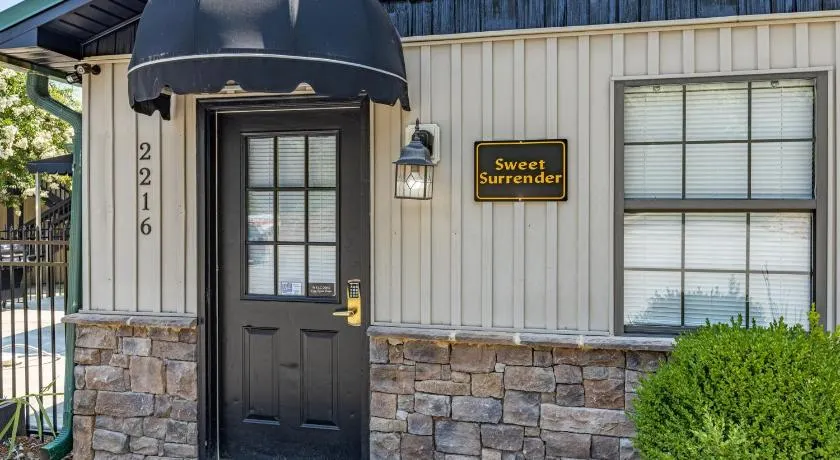 Sweet Surrender - eine Ein-Schlafzimmer-Hütte in den Smoky Mountains mit erstklassigen Annehmlichkeiten. - Image 1