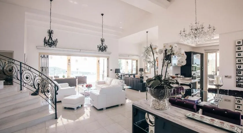 Eagles Cliff Villa - Image 1