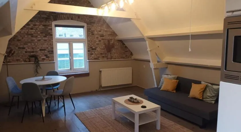 attic apartment in the center - Image 1