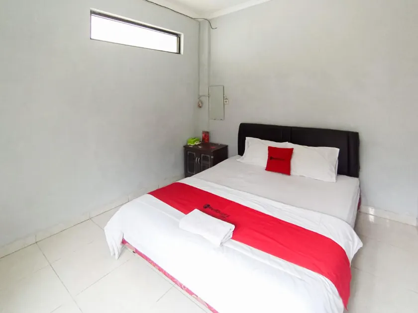 RedDoorz at Penginapan Hello Pacitan - Image 1