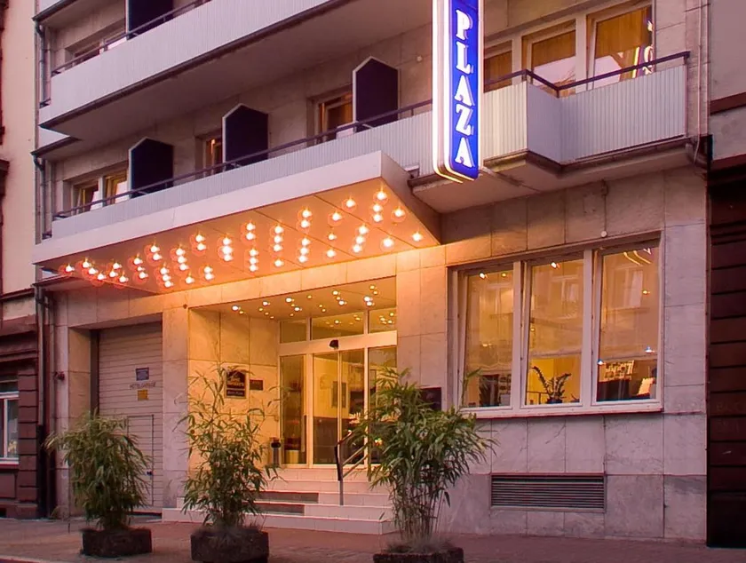Hotel Plaza - Image 1